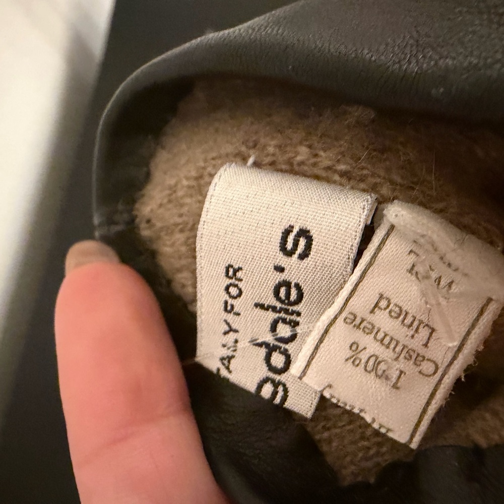 Bloomingdale’s Black Lambskin Gloves Size 7 - Picture 5 of 6